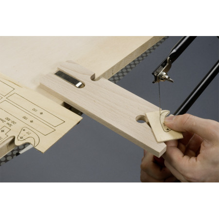 Βάση εργασίας χειροτεχνίας απο ξύλο μασίφ κόκκινη οξιά με σφιγκτήρα για ασφαλής στερέωση στο τραπέζι κατά την εργασία KWB 49316220